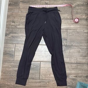 Lululemon ready to rulu black Jogger Pants. Size 6 EUC